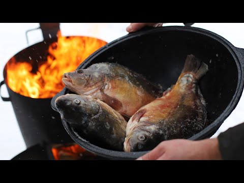 Видео: ХРУСТЯЩИЙ ЖАРЕНЫЙ КАРП С СОУСОМ В КАЗАНЕ НА КОСТРЕ