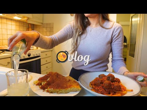 Видео: Влог в стиле Slow Living из Греции 🥘| Празднование моих Именин и приготовление легких фрикаделек