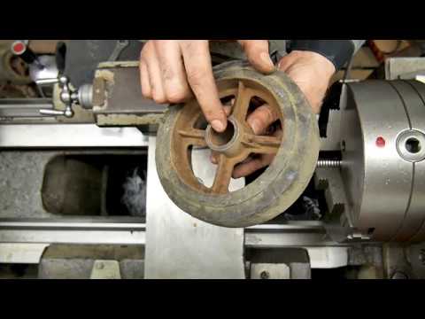 Видео: Токарная обработка резины.