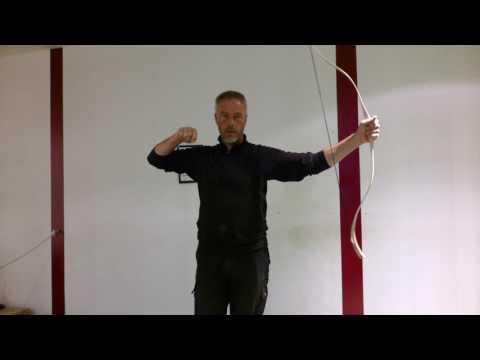 Видео: Часто задаваемые вопросы по стрельбе из лука: как практиковать четкое отпускание большого пальца?