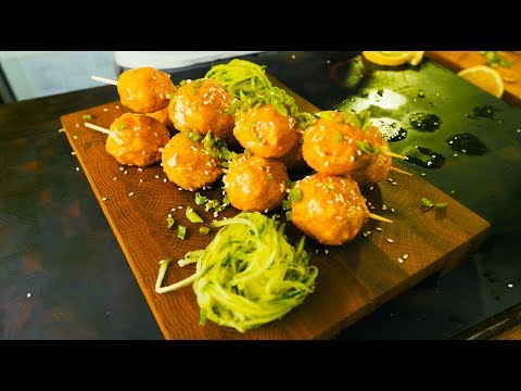 Видео: Кисло-сладкие вкусняхи на шпажках!