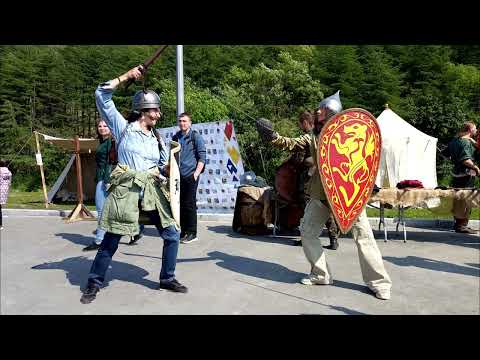 Видео: Магадан , лето 2024, новости парка Маяк, Братине 25.  Треш возле 12-й школы. Занимаемся   каратэ