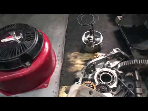 Видео: Ремонт двигателя Briggs Stratton, замена колец