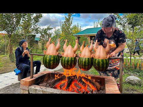 Видео: Деревенская кухня на открытом воздухе: мы запекли целую курицу внутри арбуза