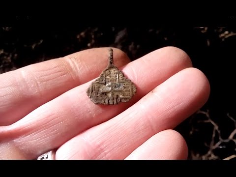 Видео: Поиск клада в старом саду.