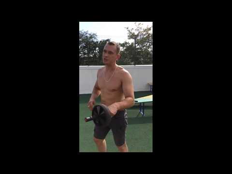 Видео: как научиться катать РОЛИК для ПРЕССА с НОГ | 3 лучших способа