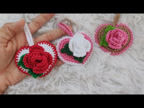 Видео: как связать крючком брелок-сердце роза любовь (с субтитрами)