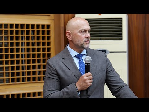 Видео: Публична комуникация и презентационни умения в академична среда