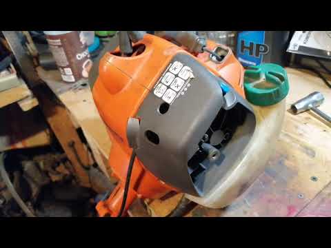 Видео: Триммер Husqvarna 128r. Заклинил двигатель. Замена поршня и подшипников шатуна.