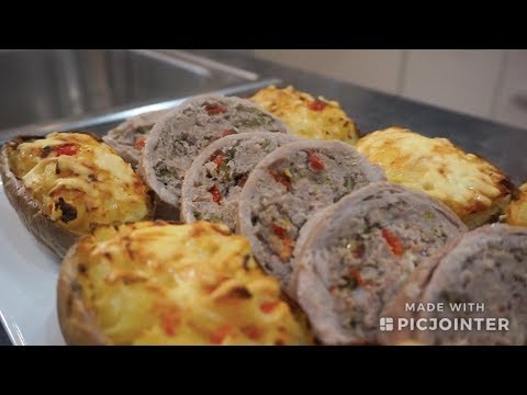 Видео: Сочный мясной рулет вместе с гарниром из тушеной картошки в духовке