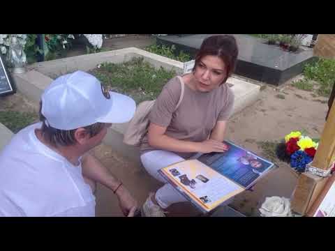 Видео: Марго Квин и Вячеслав Сидоренко на могиле Юрия Шатунова перед приближающейся годовщиной🕊️