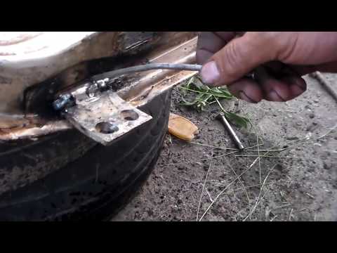 Видео: Ремонт петли двери ваз 2101-2107.