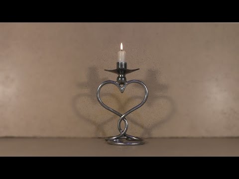 Видео: подсвечник в виде сердца