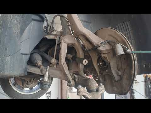 Видео: Volvo XC90 2015 замена гранаты, шурса.