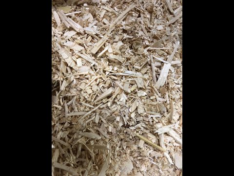 Видео: Переработка древесных отходов в щепу и опилки.