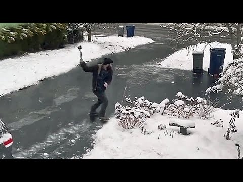 Видео: Когда дорога очень скользкая - смешные моменты