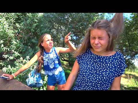Видео: ПОТЕРЯЛИ ТЕЛЕФОН НА ОЗЕРЕ!!!СТРАННАЯ ИГРА!!!