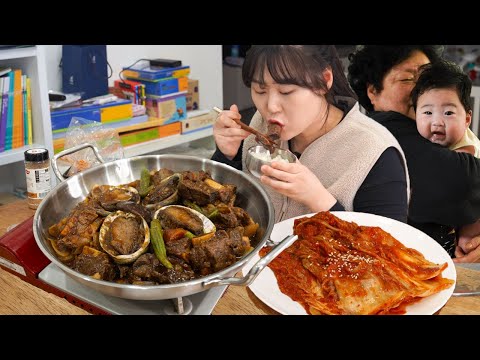 Видео: Корейское кальби-чим (тушёные говяжьи рёбрышки) с морскими ушками. Мукбанг и светская беседа.