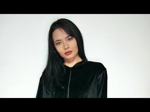 Видео: ОТВАРЯМ КАЛЕНДАР НА МАРКА,КОЯТО НИКОГА НЕ СЪМ ЧУВАЛА....