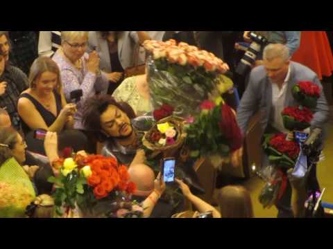 Видео: Филипп Киркоров - В саду Эдемовом (выход в зал)