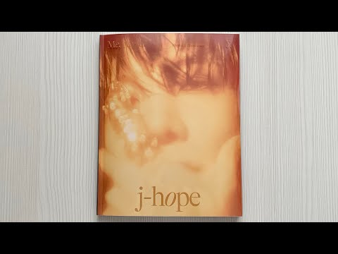 Видео: Распаковка фотобука J-hope / Unboxing Special 8 Photo-Folio Me, Myself, and J-hope All New Hope