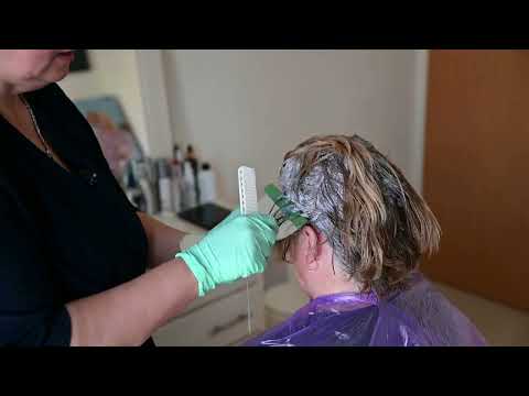 Видео: Мелирование с затемненим корней за один раз