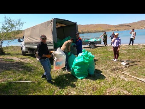 Видео: Уборка мусора на реке Или.
