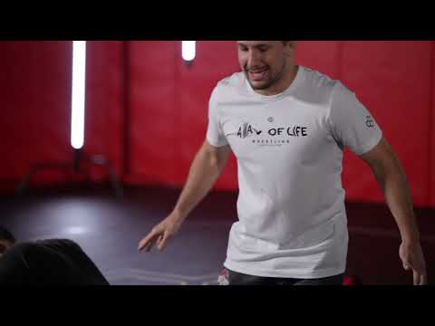 Видео: Логан Стайбер | Серия упражнений «Армбар» | Часть 1: Как выполнить «Армбар»