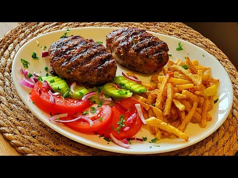Видео: Татарски кюфтета с пържени картофки, доматки и краставички! Чудесия!