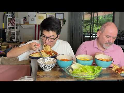 Видео: Мукбанг без мамы: Олег рассказывает всё! Мукбанг на целую вечность! Мама опоздала 🍽️