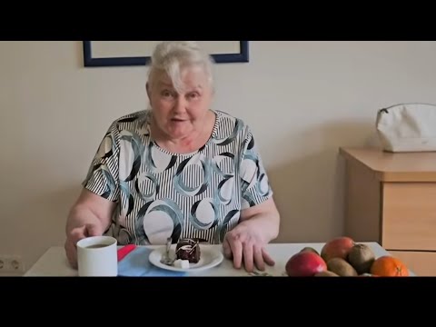 Видео: Чем кормят в доме престарелых в Германии. Подробный обзор. Как живут пенсионеры в Германии.