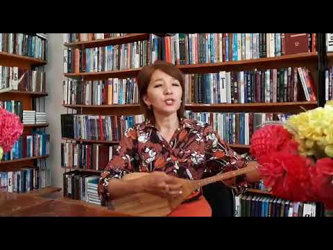 Видео: "Күзді сүйем" әні домбырамен орындауда
