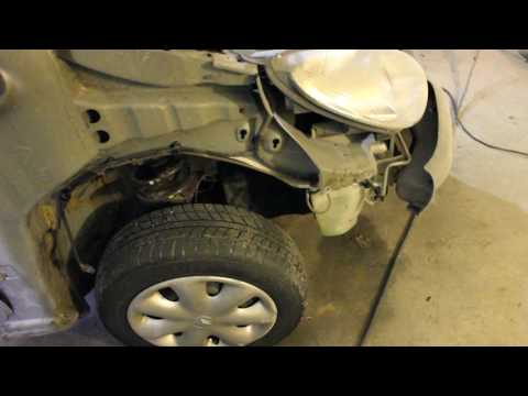 Видео: Как снять крыло ситроен ксара пикассо. (всё очень просто).