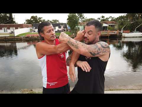 Видео: Черный пояс по BJJ изучает Вин-Чун