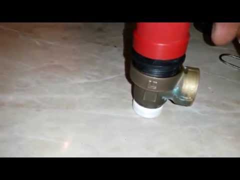 Видео: Устройство и ремонт клапана 3 бара Ariston Uno