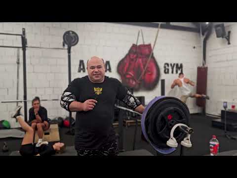 Видео: Герман тянет без лямок 210 кг и жмет лежа 190 кг, продолжаем подготовку к соревнованиям.
