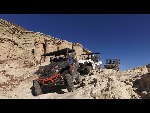 Видео: Сравнение UTV: Honda Pioneer 1000-5 2018 года против Kawasaki Teryx4 2018 года против Yamaha Wolv...