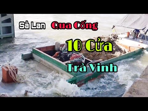 Видео: [1] Перегруженные грузовые суда, проходящие через ворота плотины, очень опасны.