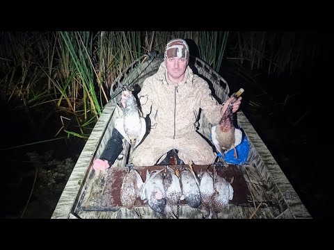 Видео: Утка перла как дурная ЁКЛМН Вот это охота!!! Охота на утку осенью Охота на уток в болоте.