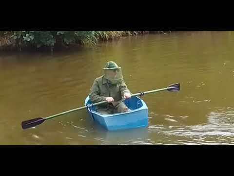 Видео: Разборная лодка малютка. Испытание на воде.