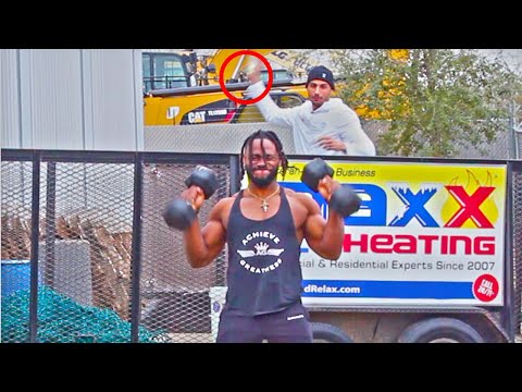 Видео: Розыгрыш с бросанием в людей воздушных шариков, наполненных водой, часть 2!