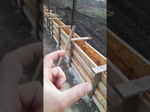 Видео: Как должна выглядеть лента под забор и фундамент!!!! Краткое описание монтажа!!!!