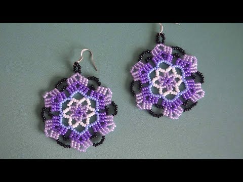 Видео: Серьги из бисера "Цветок".  Техника Сарагуро.  Бисероплетение.  Мастер класс
