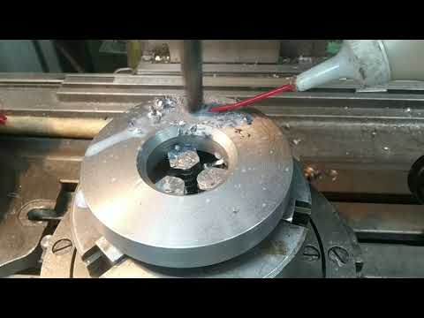 Видео: Сверление на поворотном столе детали Фланец