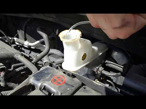 Видео: Замена тормозной жидкости Киа Рио III