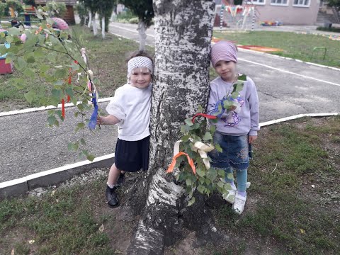 Видео: Традиционные народные игры на Святую Троицу