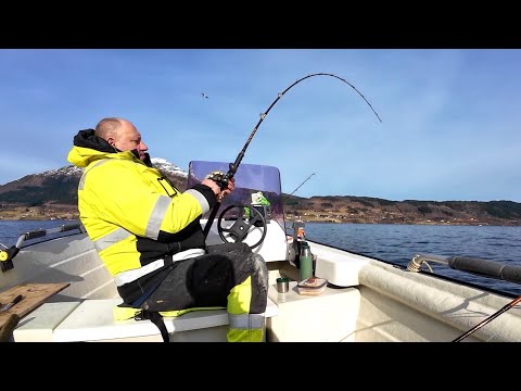 Видео: КРУПНЯК на МОРСКОЙ ГЛАЗ! Рыбалка в Норвегии с лодки в марте