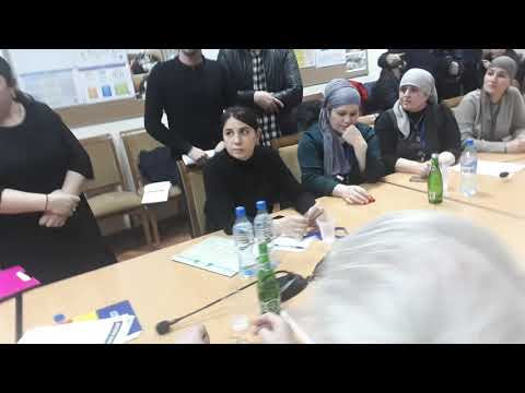 Видео: Возмущенные инвалиды по слуху сорвали работу конференции