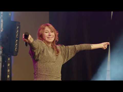 Видео: Алёна Апина - А во дворе расцвела ароматная груша - (концерт 2024)