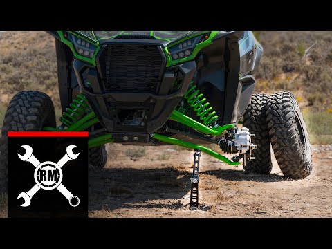 Видео: Советы и рекомендации по замене проколотой шины мотовездехода на трассе